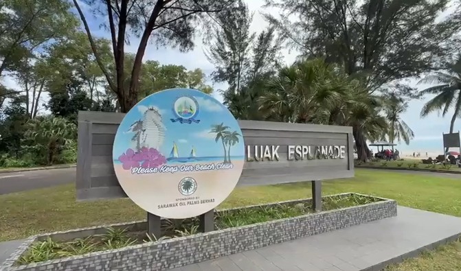 Luak Bay Esplanade